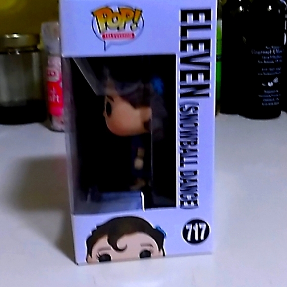 Eleven snowball dance funko pop - Picture 2 of 6